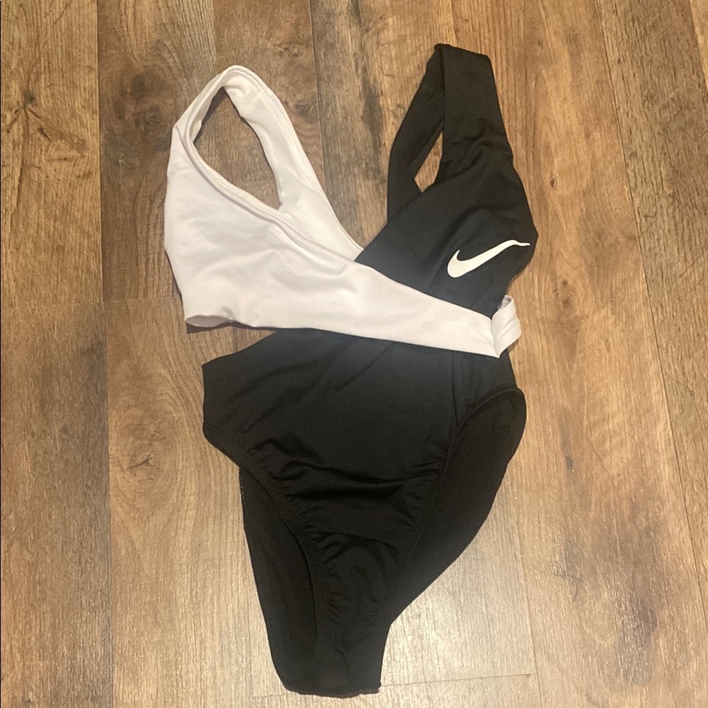 NWT Nike Black and White One-Piece Swimsuit size Small